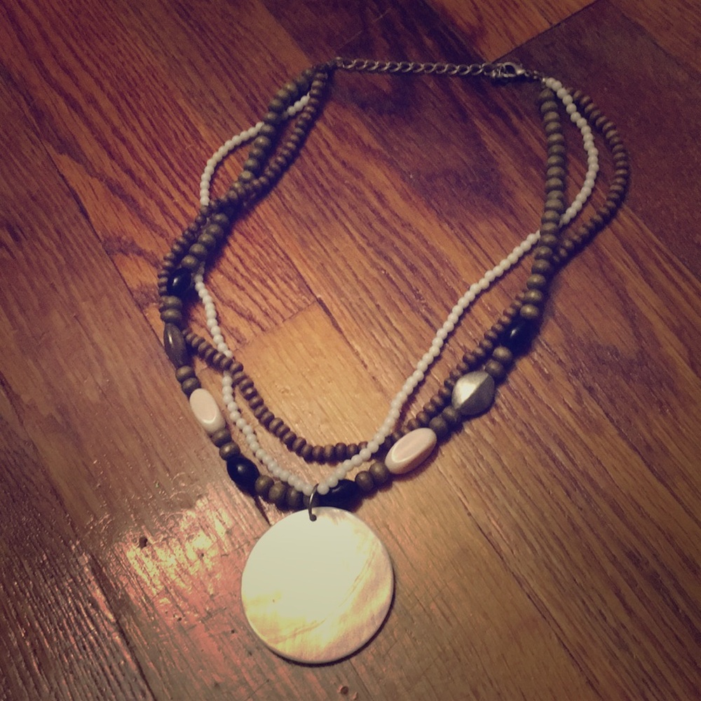 Like New Natural Stone and shell necklace 🐚